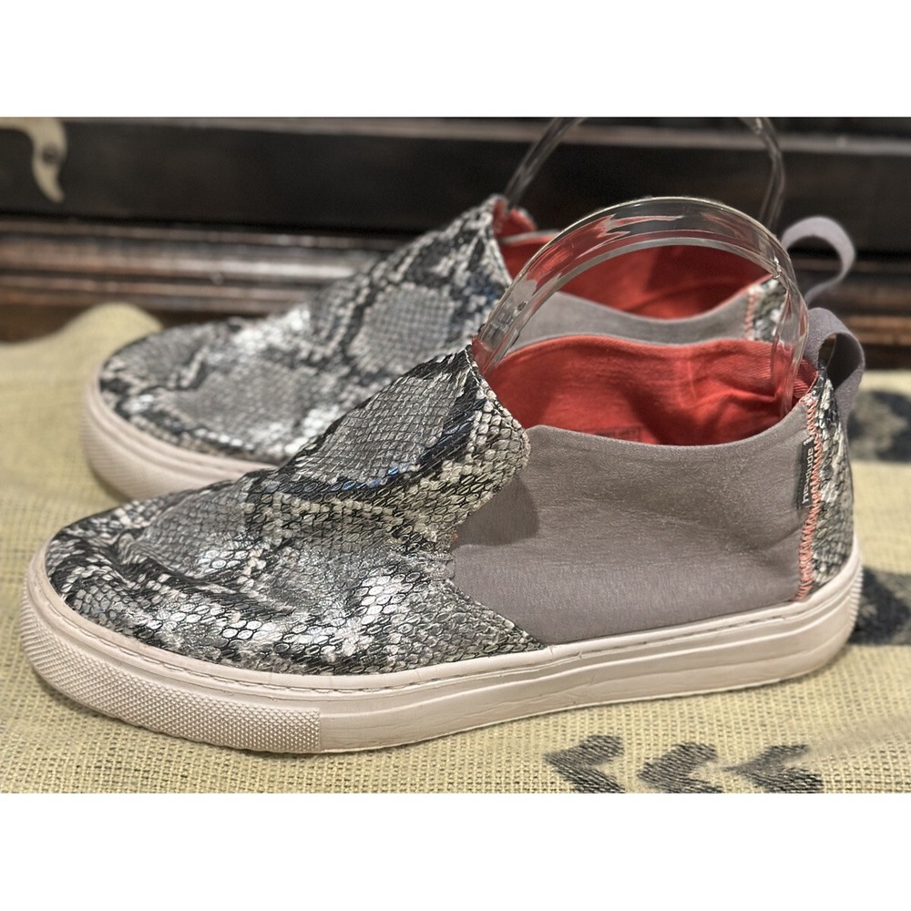 Hey Dude Ladies Peyton Snakeskin gray silver comfort casual slip on shoes sz 7